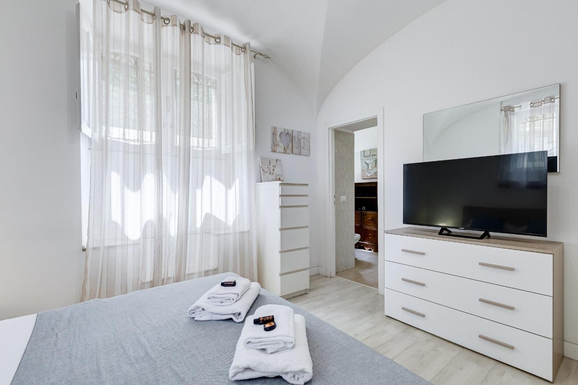 Vivilo Collection - Brescia Central Apt - 2Bd 2 Baths Apartman Róma Kültér fotó